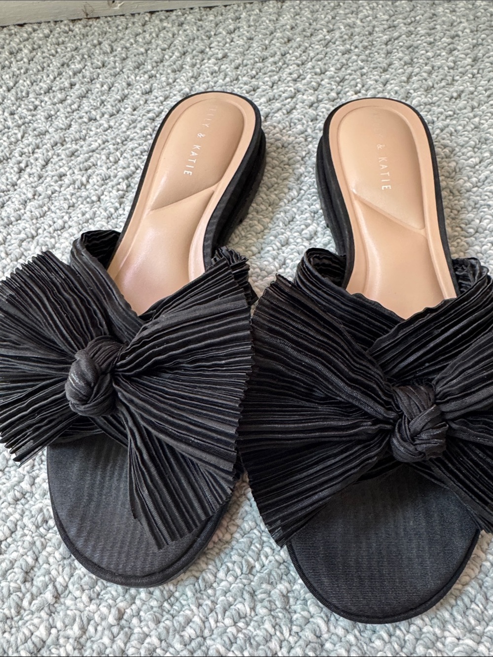 Kelly & Katie Black Pleated Knot Slide Sandals with Bow